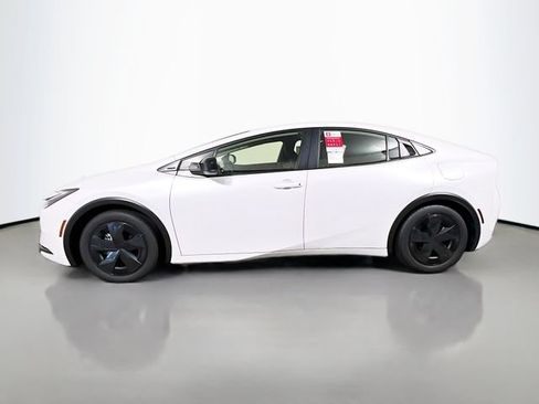 New 2026 Toyota Prius Plug-In Hybrid FWD image 6