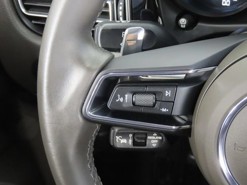 Certified 2025 Porsche Macan AWD/4WD image 20