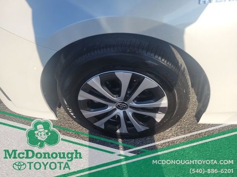 Certified 2022 Toyota Prius LE image 26