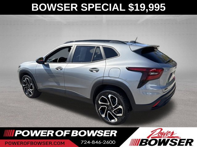 Used 2024 Chevrolet Trax RS w/ Sunroof Package FWD image 3