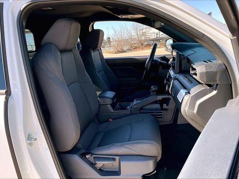 Used 2024 Toyota Tacoma SR image 9