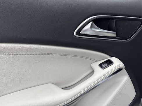 Used 2017 Mercedes-Benz GLA 250 w/ Premium Package image 29