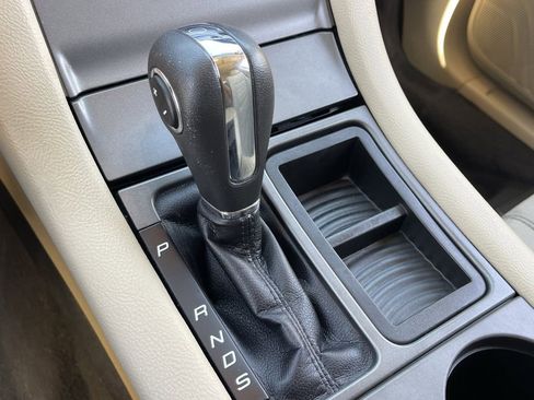 Used 2019 Ford Taurus SE image 24