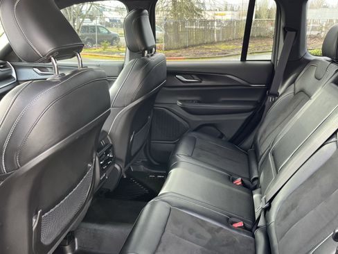 Used 2023 Jeep Grand Cherokee Altitude image 13