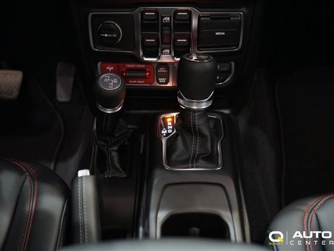 Used 2026 Jeep Wrangler Unlimited Rubicon AWD/4WD image 22