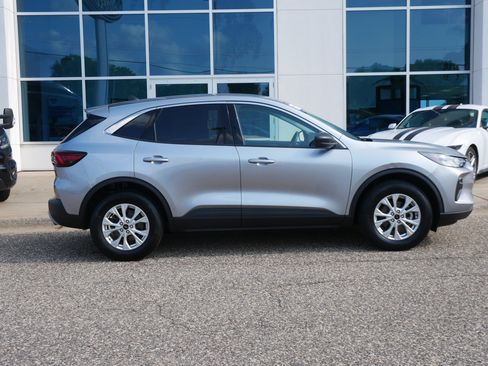 Used 2023 Ford Escape Active w/ Tech Pack #1 AWD/4WD image 2