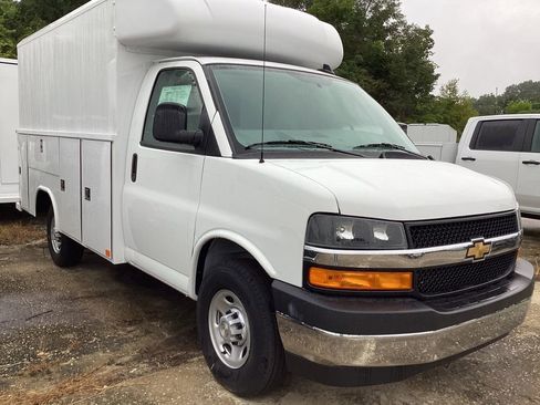 New 2025 Chevrolet Express 3500 w/ Power Convenience Package RWD image 3