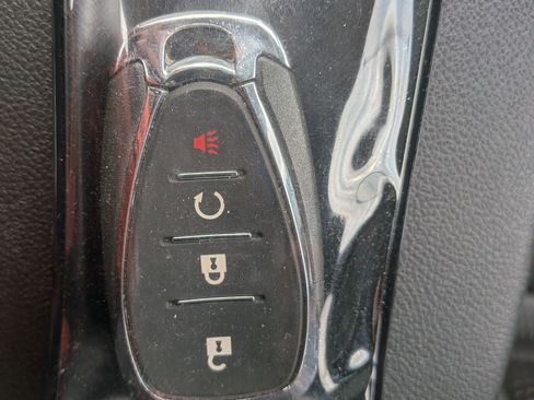 Used 2025 Chevrolet Trax LT image 36