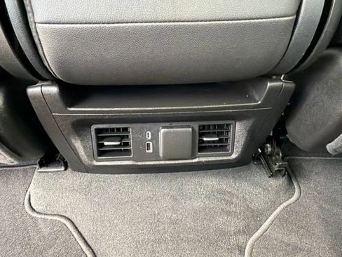 Used 2025 GMC Sierra 1500 SLT AWD/4WD image 19