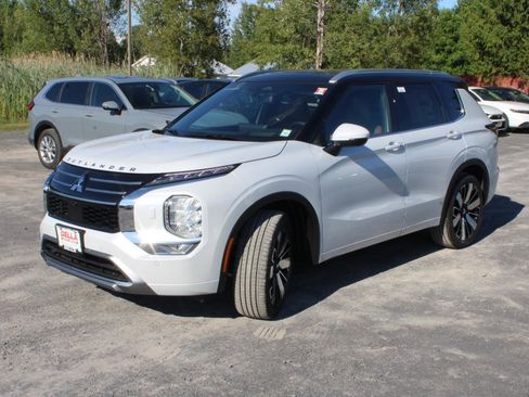 New 2025 Mitsubishi Outlander SEL image 5