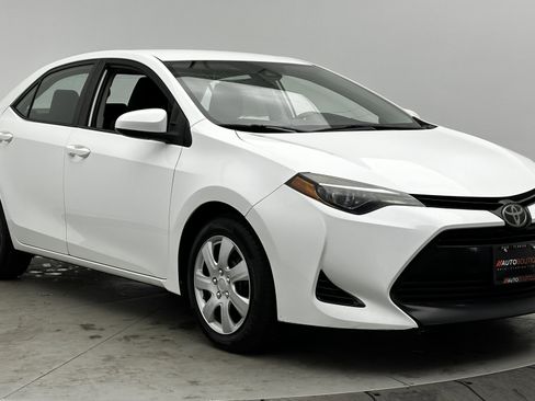 Used 2019 Toyota Corolla LE image 3