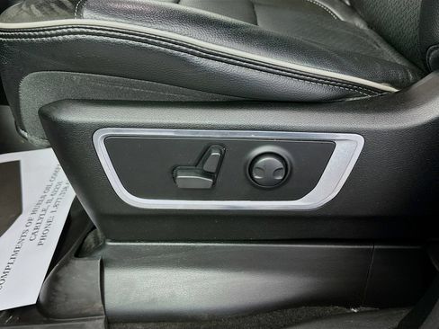 Used 2023 RAM 1500 Laramie AWD/4WD image 19