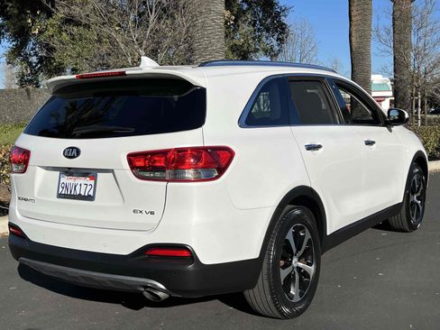 Used 2017 Kia Sorento EX w/ EX Advanced Touring Package image 22