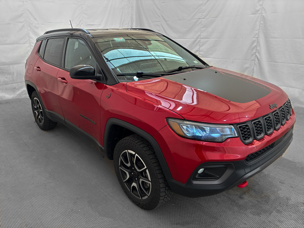 Used 2025 Jeep Compass Trailhawk AWD/4WD image 10