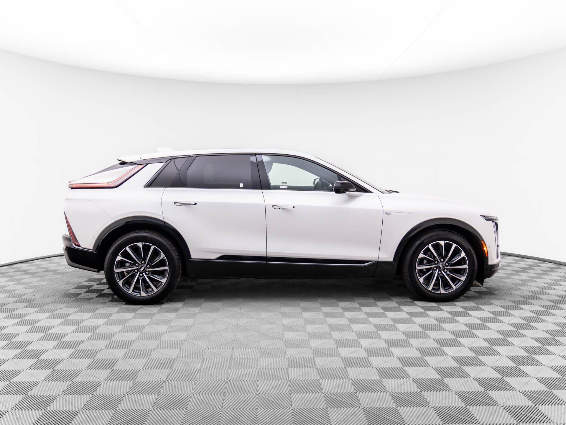 Certified 2025 Cadillac Lyriq Sport AWD/4WD image 10
