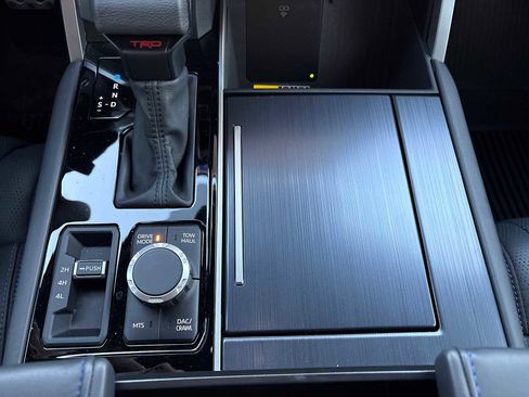 Used 2025 Toyota Sequoia Platinum image 26