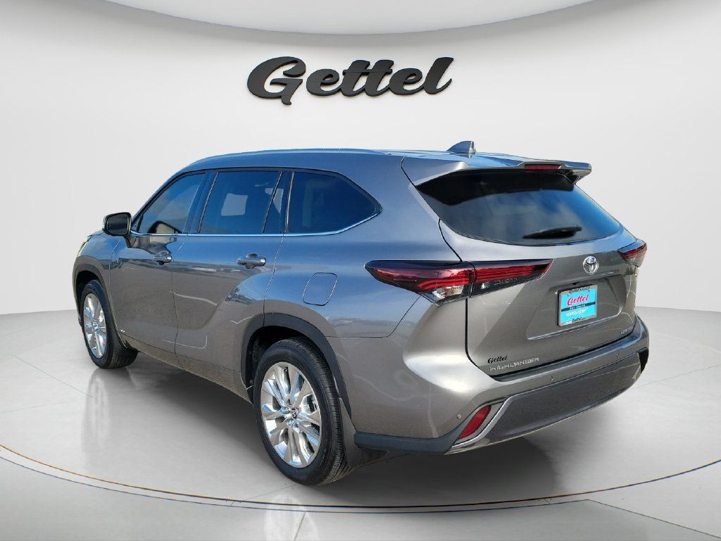 Used 2026 Toyota Highlander Limited AWD/4WD image 7