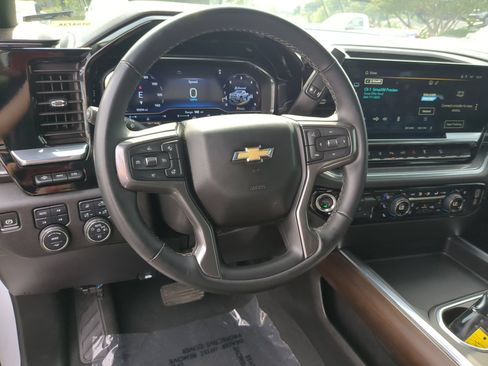 Used 2024 Chevrolet Silverado 2500 High Country w/ High Country Premium Package AWD/4WD image 18