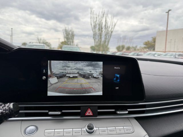 Used 2025 Hyundai Elantra Limited FWD image 18