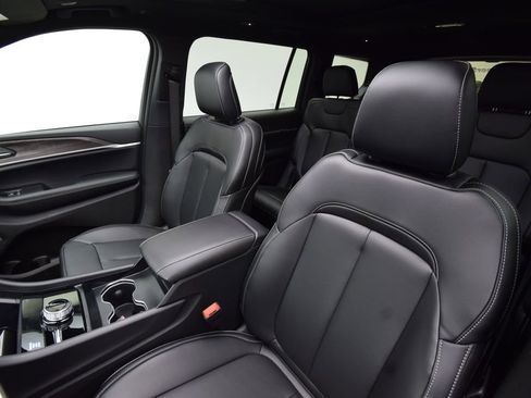 New 2026 Jeep Grand Cherokee L Limited w/ Limited Altitude Package image 25