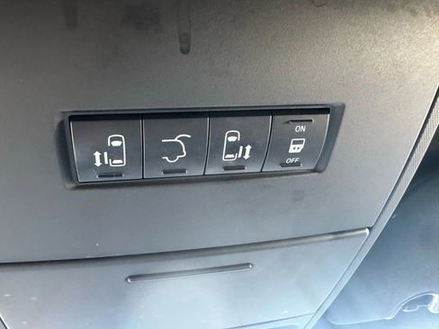 Used 2014 Dodge Grand Caravan R/T image 31