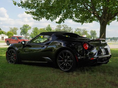 Used 2019 Alfa Romeo 4C Spider RWD image 6