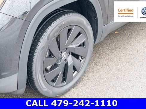 Certified 2024 Volkswagen Atlas SE w/ Black Wheel Package image 10