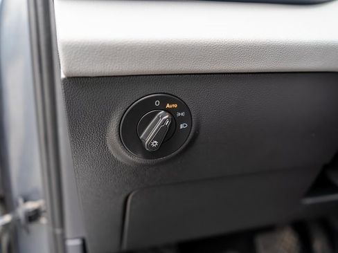 Used 2022 Volkswagen Taos SE image 21