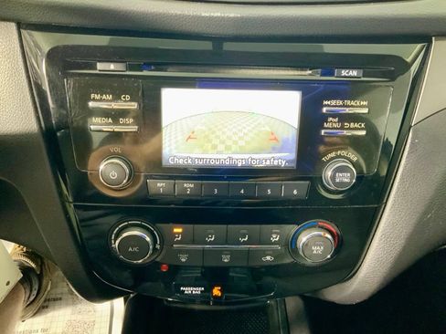 Used 2014 Nissan Rogue S AWD/4WD image 2