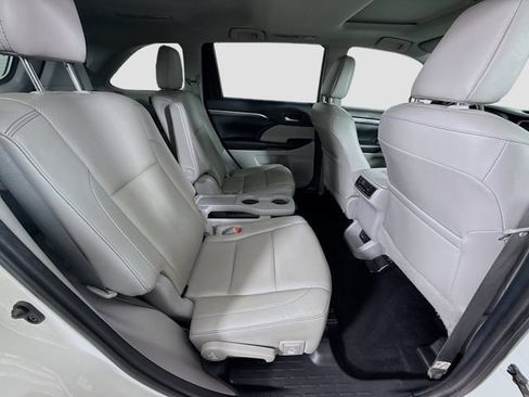 Used 2019 Toyota Highlander Limited FWD image 30