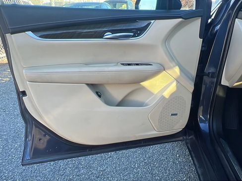 Used 2019 Cadillac XT5 FWD image 22