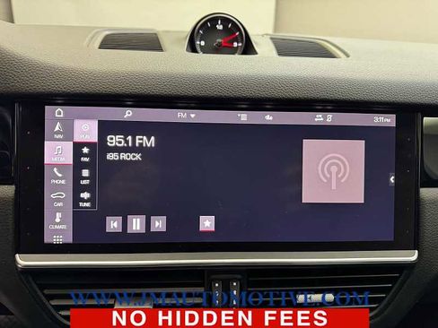 Used 2021 Porsche Cayenne image 23