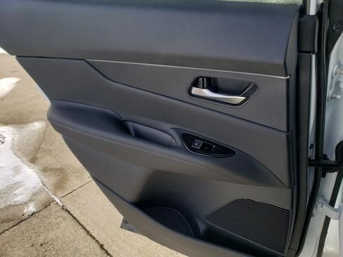 Used 2025 Nissan Murano SV image 18