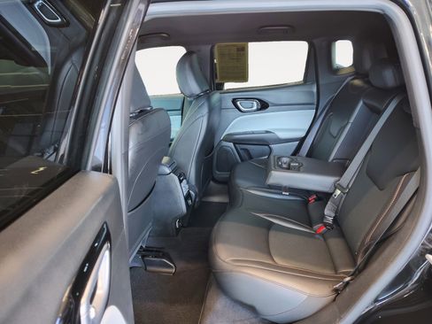 Used 2023 Jeep Compass Limited image 27