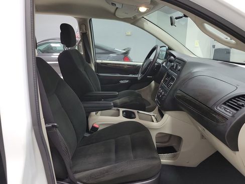 Used 2016 Dodge Grand Caravan SXT image 27