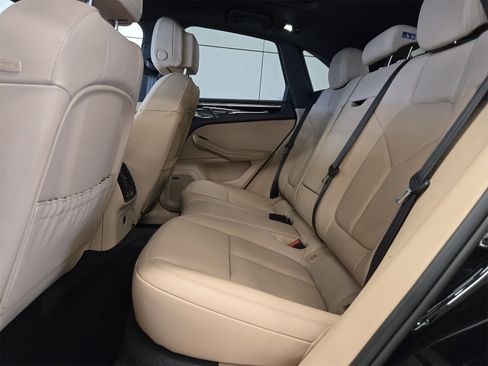 Used 2025 Porsche Macan image 11