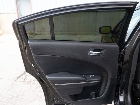 Used 2013 Dodge Charger SE RWD image 22