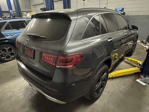 Used 2022 Mercedes-Benz GLC 300 image 3
