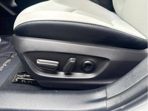 Used 2019 Toyota Prius XLE w/ Carpet Mat Package FWD image 40