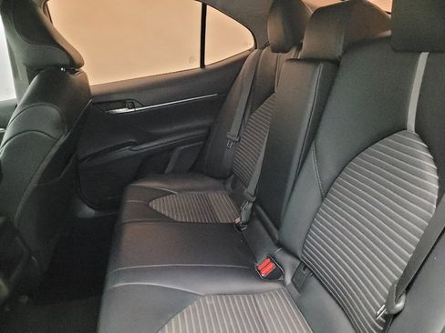 Used 2020 Toyota Camry SE image 18