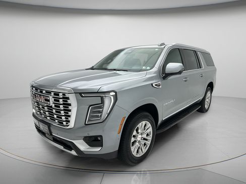 Used 2025 GMC Yukon XL Denali AWD/4WD image 3