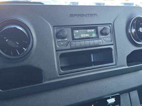 Used 2025 Mercedes-Benz Sprinter 2500 image 31