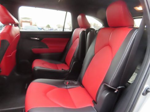 Used 2023 Toyota Highlander XSE image 22