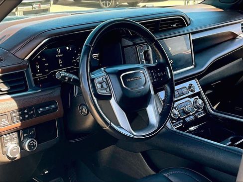 Used 2022 GMC Yukon XL Denali image 18
