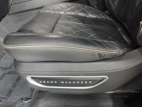 Used 2022 Jeep Grand Wagoneer Series III AWD/4WD image 12