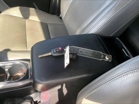 Used 2018 Toyota Tacoma SR5 RWD image 9