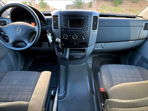 Used 2016 Mercedes-Benz Sprinter 2500 image 12