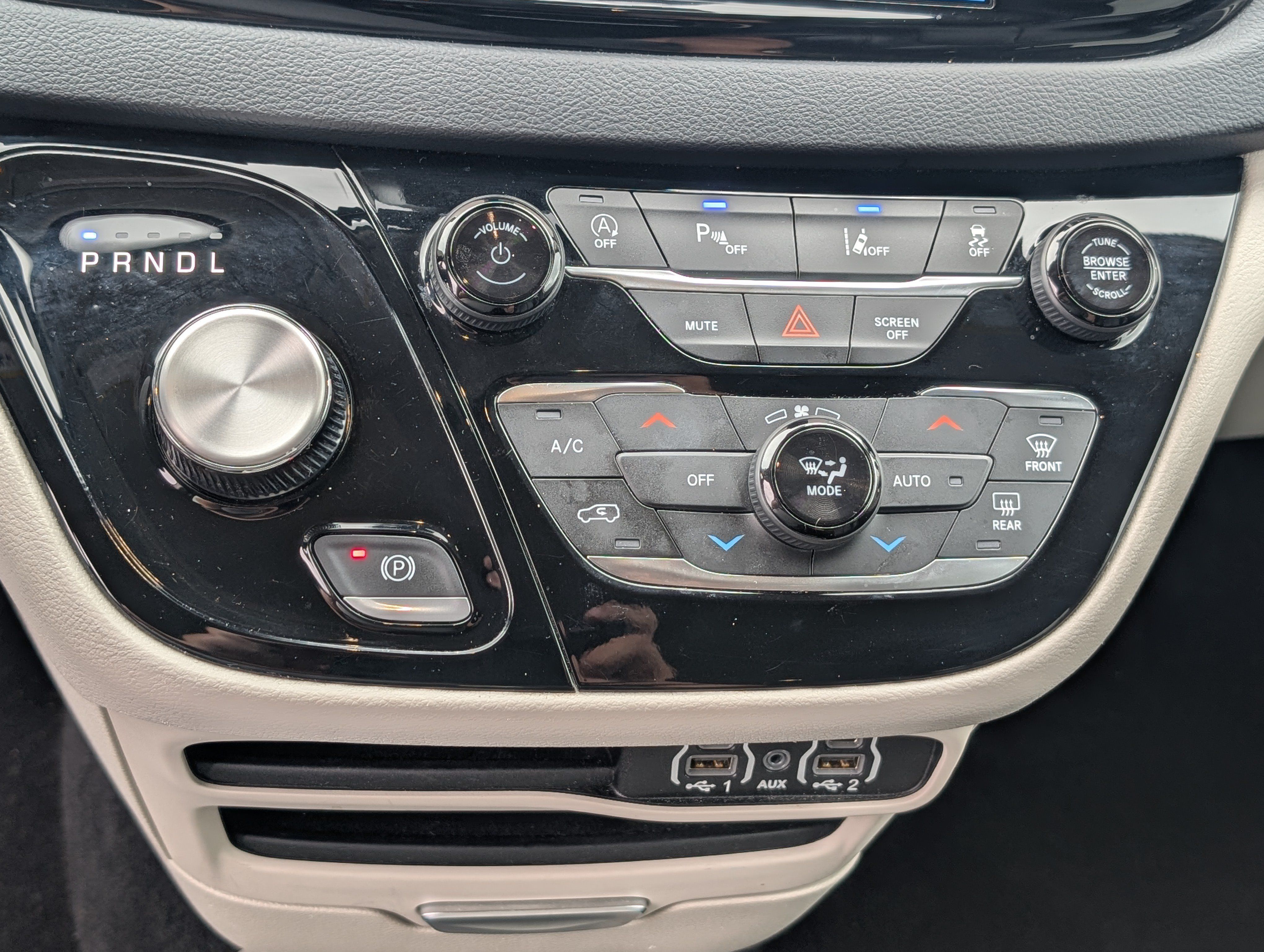 Used 2023 Chrysler Pacifica Touring-L FWD image 26