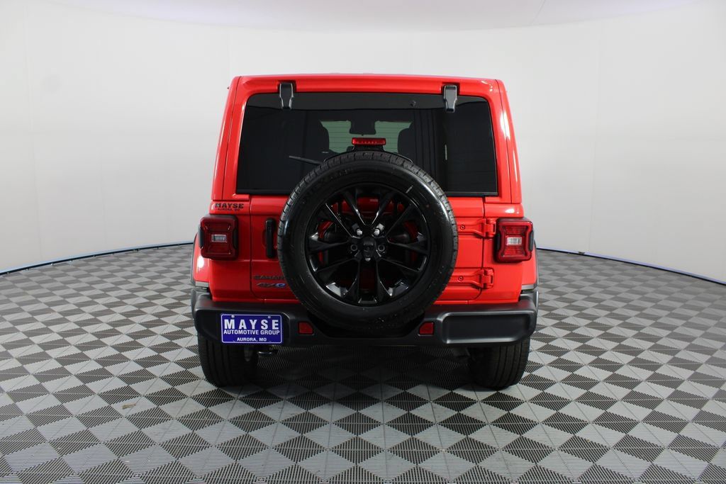 Used 2025 Jeep Wrangler Unlimited Sahara AWD/4WD image 22
