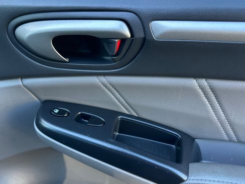 Used 2010 Honda Civic EX-L image 18